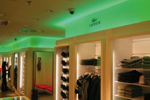 Lee más sobre el artículo Lacoste, nueva etapa en España: menos tiendas y mejor ‘wholesale’ para rejuvenecer la marca